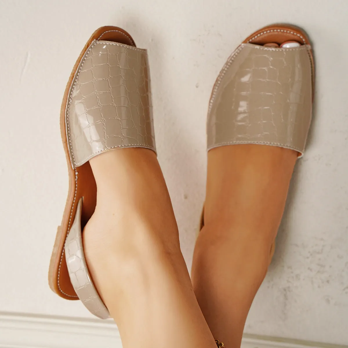 Sohiwoo Peep Toe Flat Ankle Strap Sandals