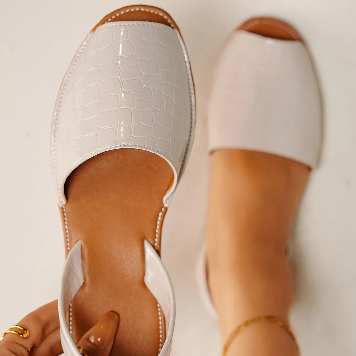 Sohiwoo Peep Toe Flat Ankle Strap Sandals